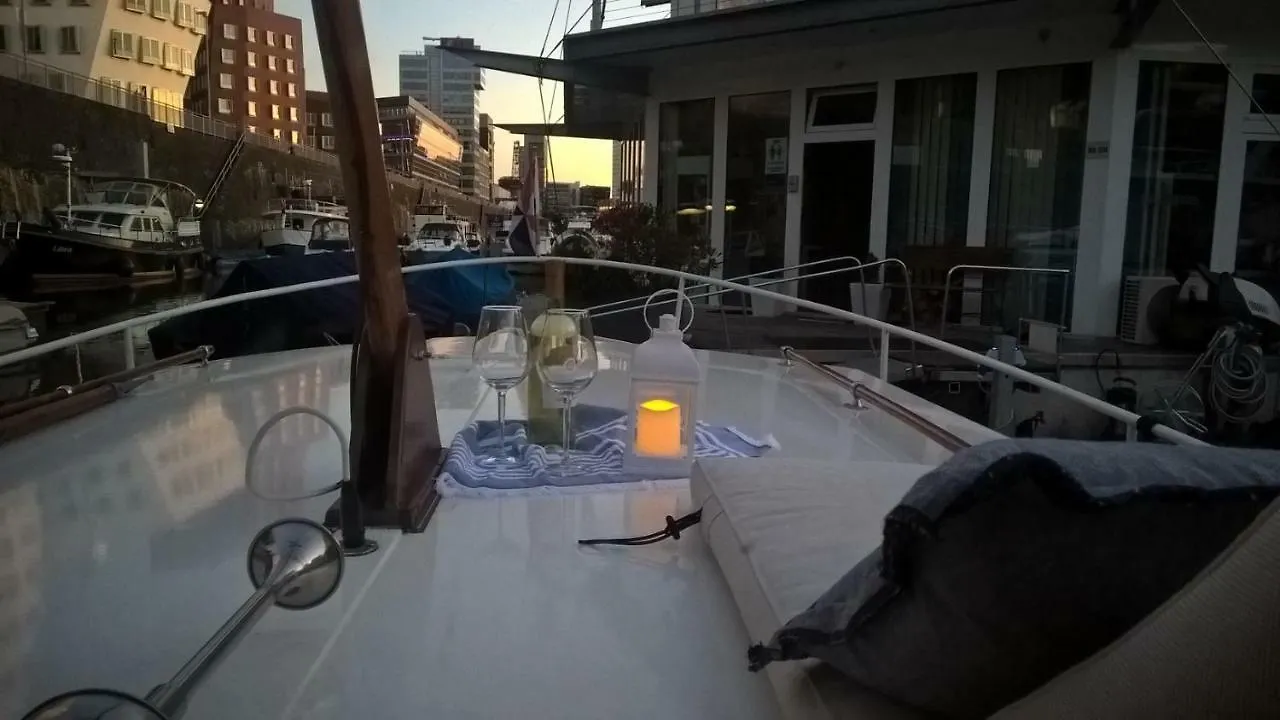 Botel Bootsliebe Hotel Dusseldorf